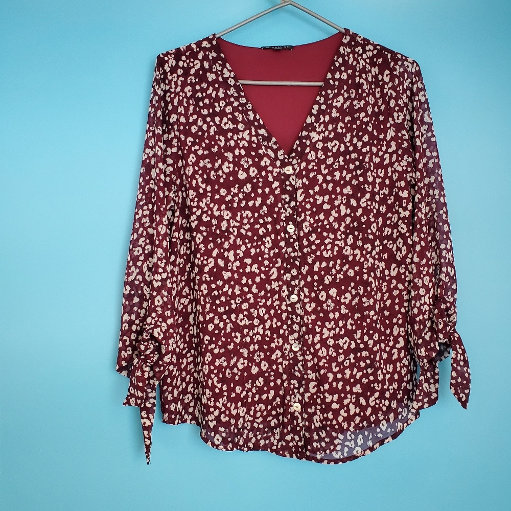 West Kei Small V-Neck 3/4 Sleeve Button Up Blouse